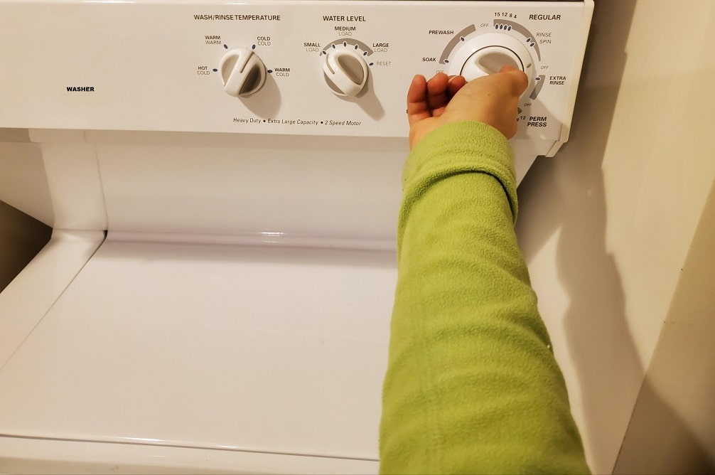 How to move a washing machine Professional movers moving a washer